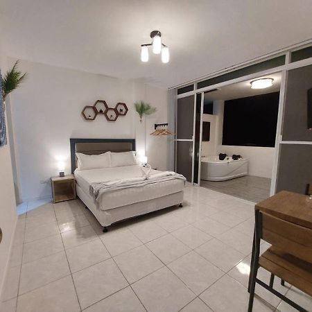 Bonsai Jacuzzi Suites Panglao Bagian luar foto