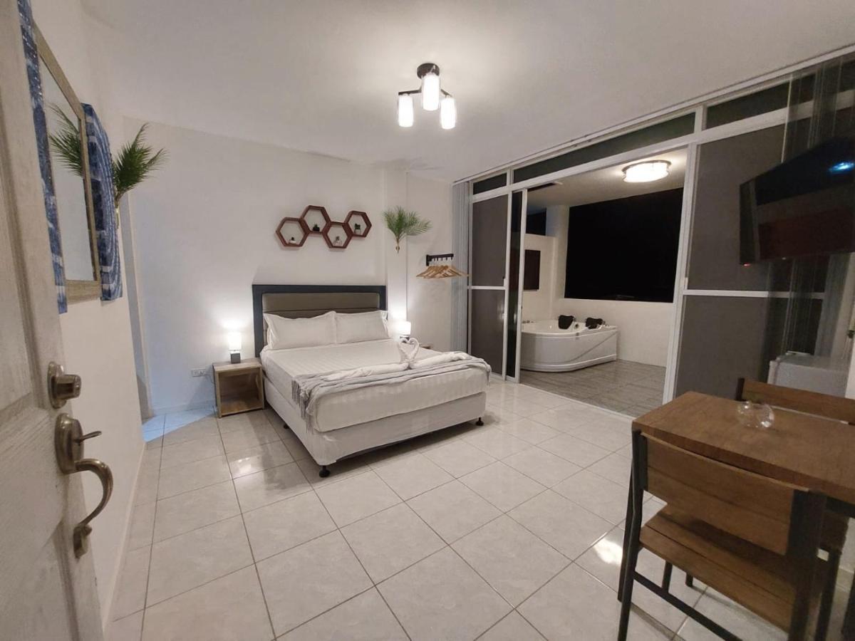 Bonsai Jacuzzi Suites Panglao Bagian luar foto