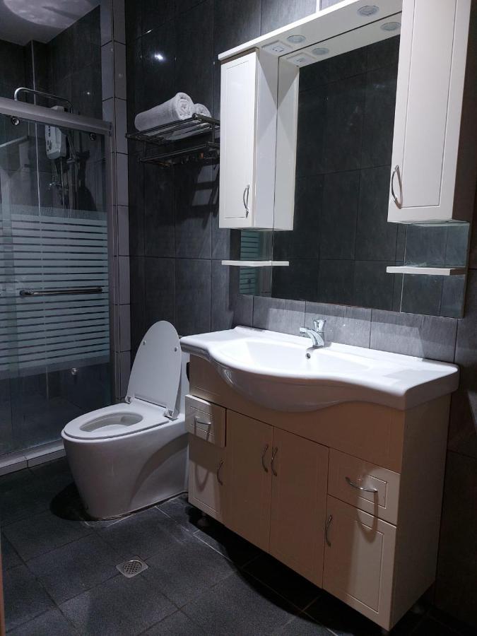 Bonsai Jacuzzi Suites Panglao Bagian luar foto