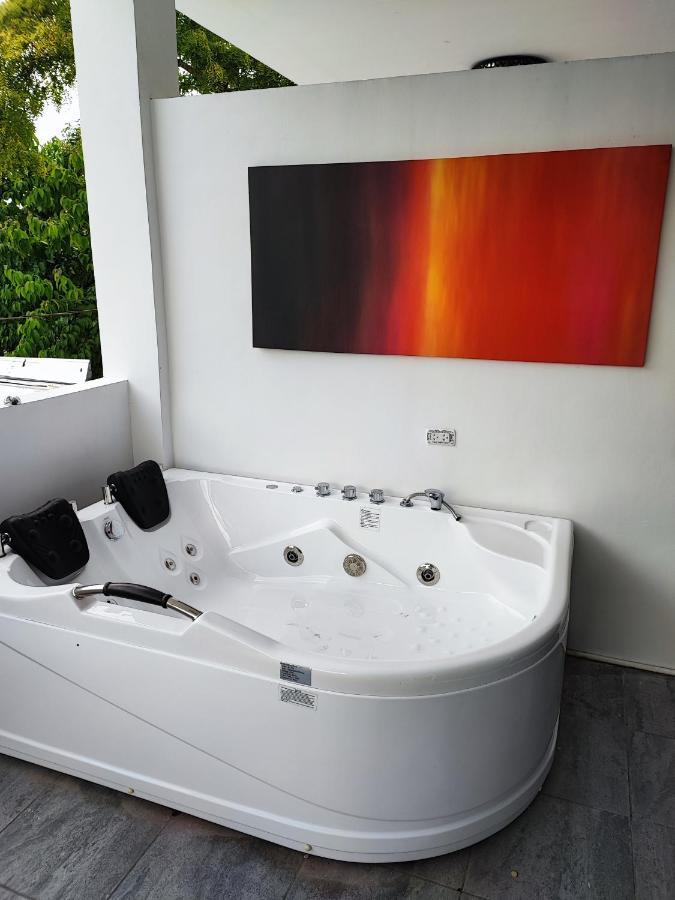 Bonsai Jacuzzi Suites Panglao Bagian luar foto