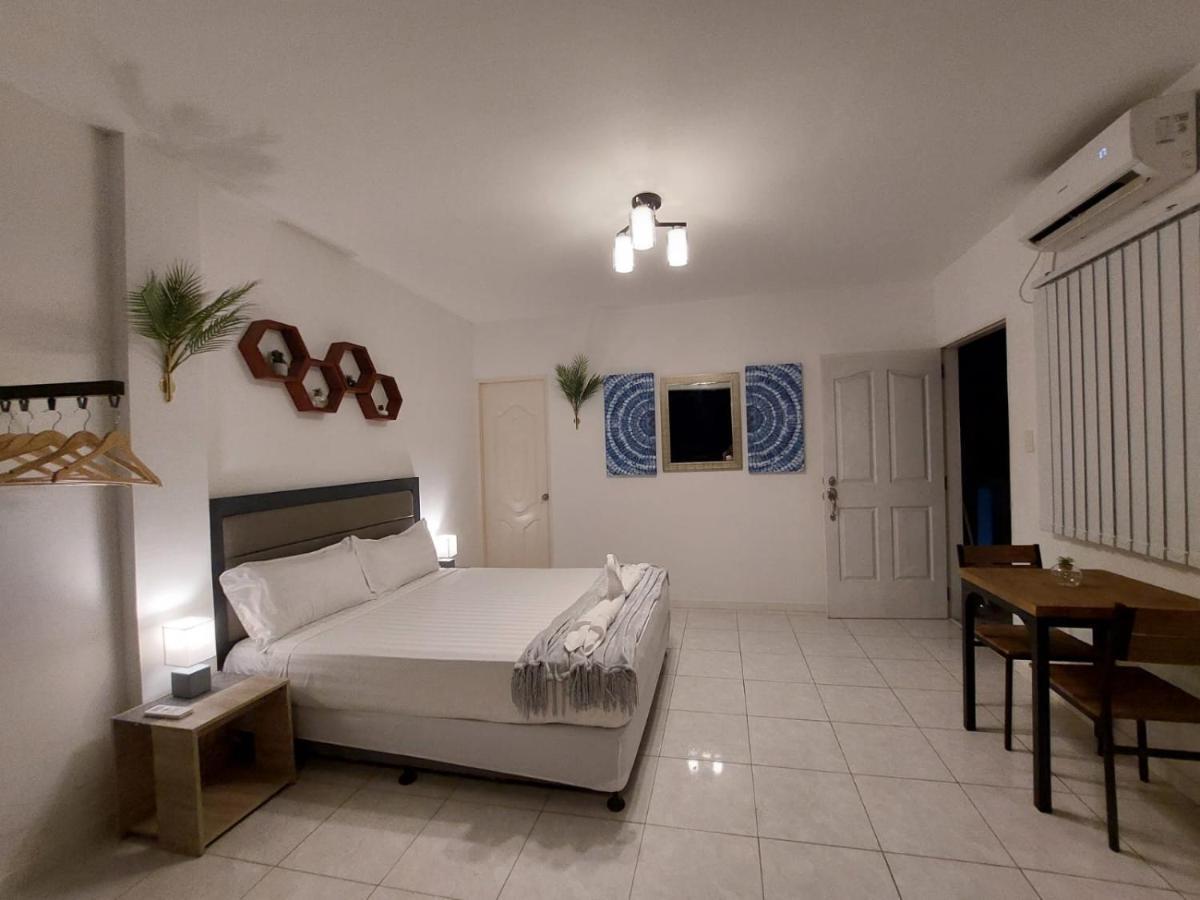 Bonsai Jacuzzi Suites Panglao Bagian luar foto