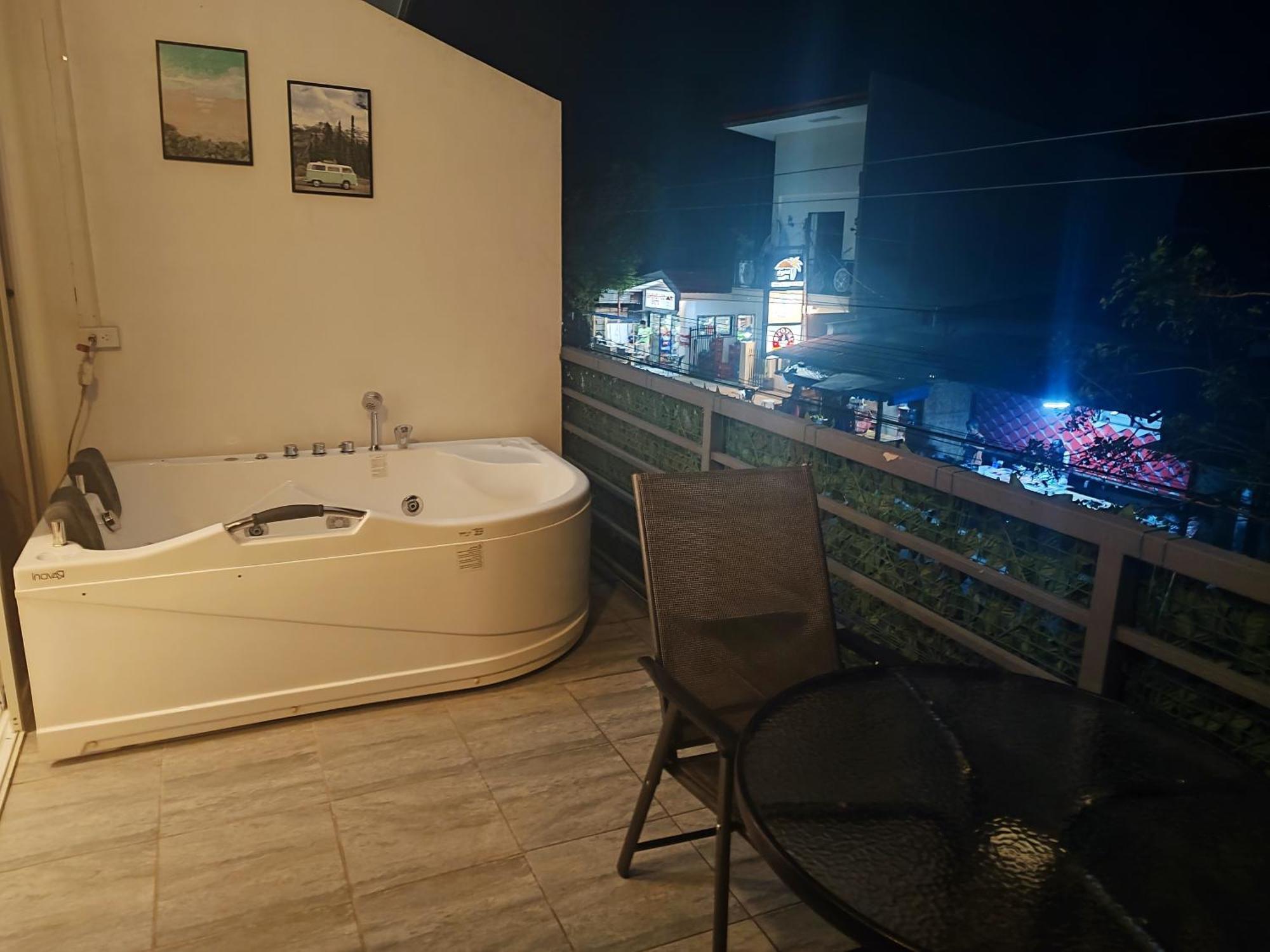Bonsai Jacuzzi Suites Panglao Bagian luar foto