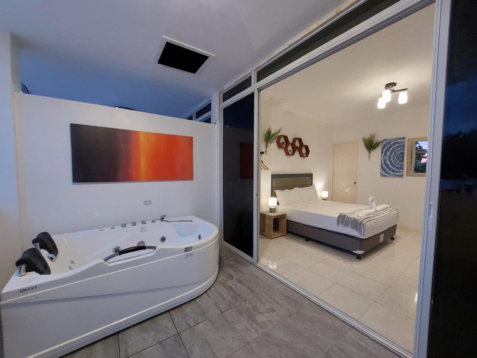 Bonsai Jacuzzi Suites Panglao Bagian luar foto