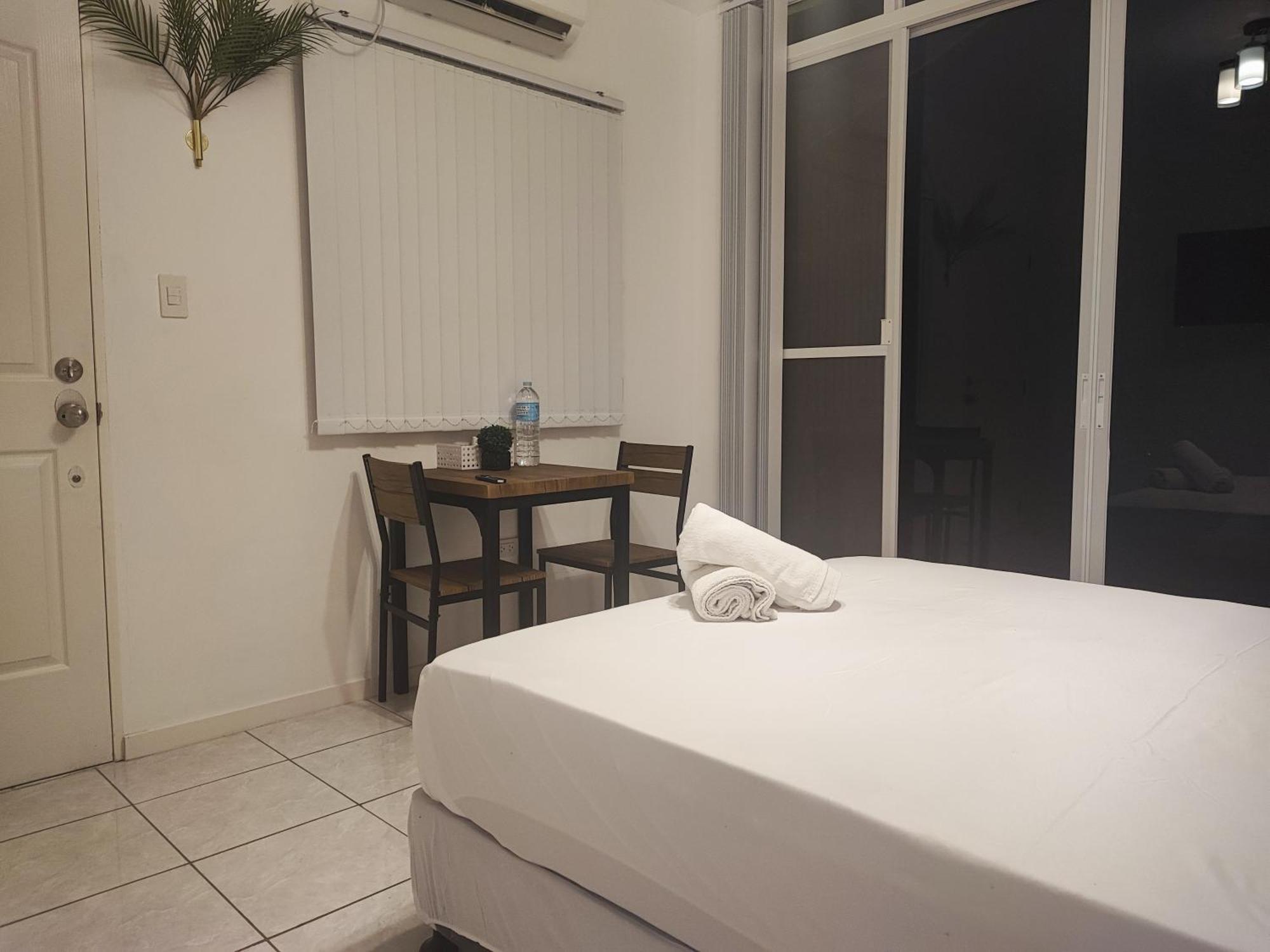 Bonsai Jacuzzi Suites Panglao Bagian luar foto